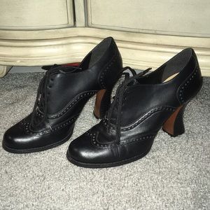 Rush Hour vintage brogue lace up heels